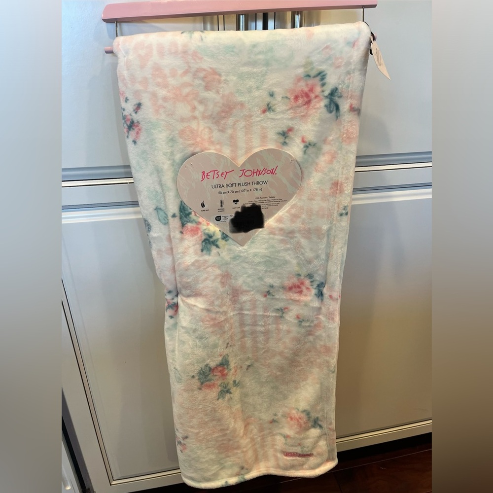 Betsey Johnson Spring Summer Pastel Roses Floral Plush Throw Blanket